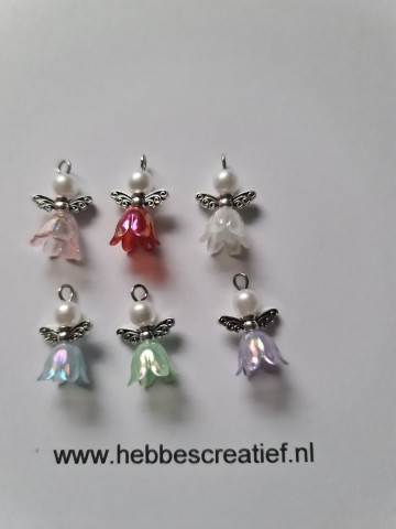 Engeltje met bloemrokje