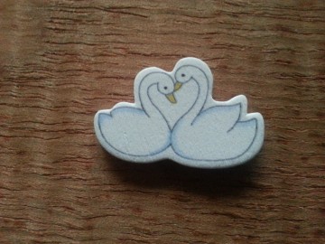 Houten plakker zwanenpaar, 3 cm, per stuk