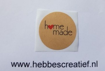 Sticker homemade met rood hartje klein